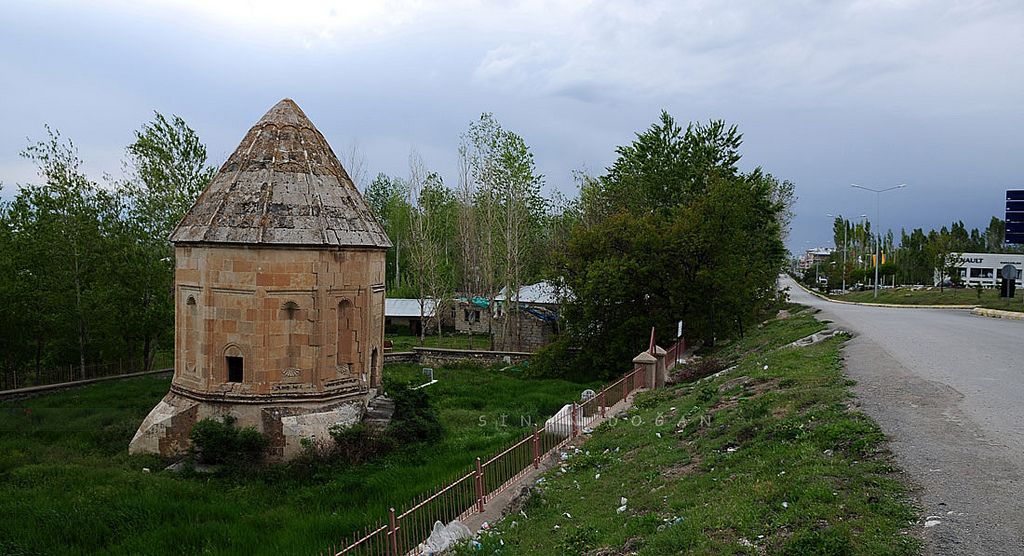 Erciş'te Kadempaşa Hatun (Aliyar) Kümbeti Peyzaj Düzenlemesi İçin İhaleyte Gidilecek