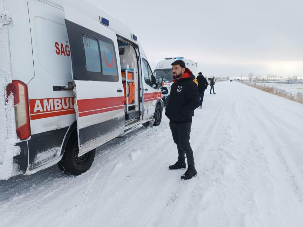 Kar Yağışı Beraberinde Trafik Kazaları Getirdi